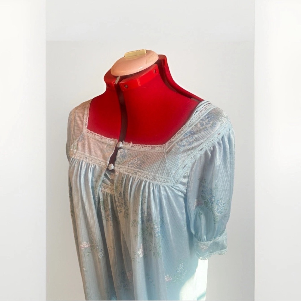 Elegant Blue Chemise vintage slip and matching robe by Ilise Stevens size large